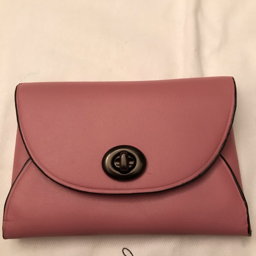 Coach turn lock card case